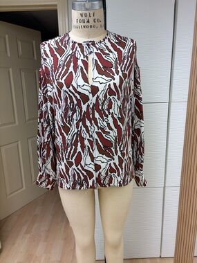 Womens Brown, Rust & White Printed Keyhole Blouse with CB zipper at back.